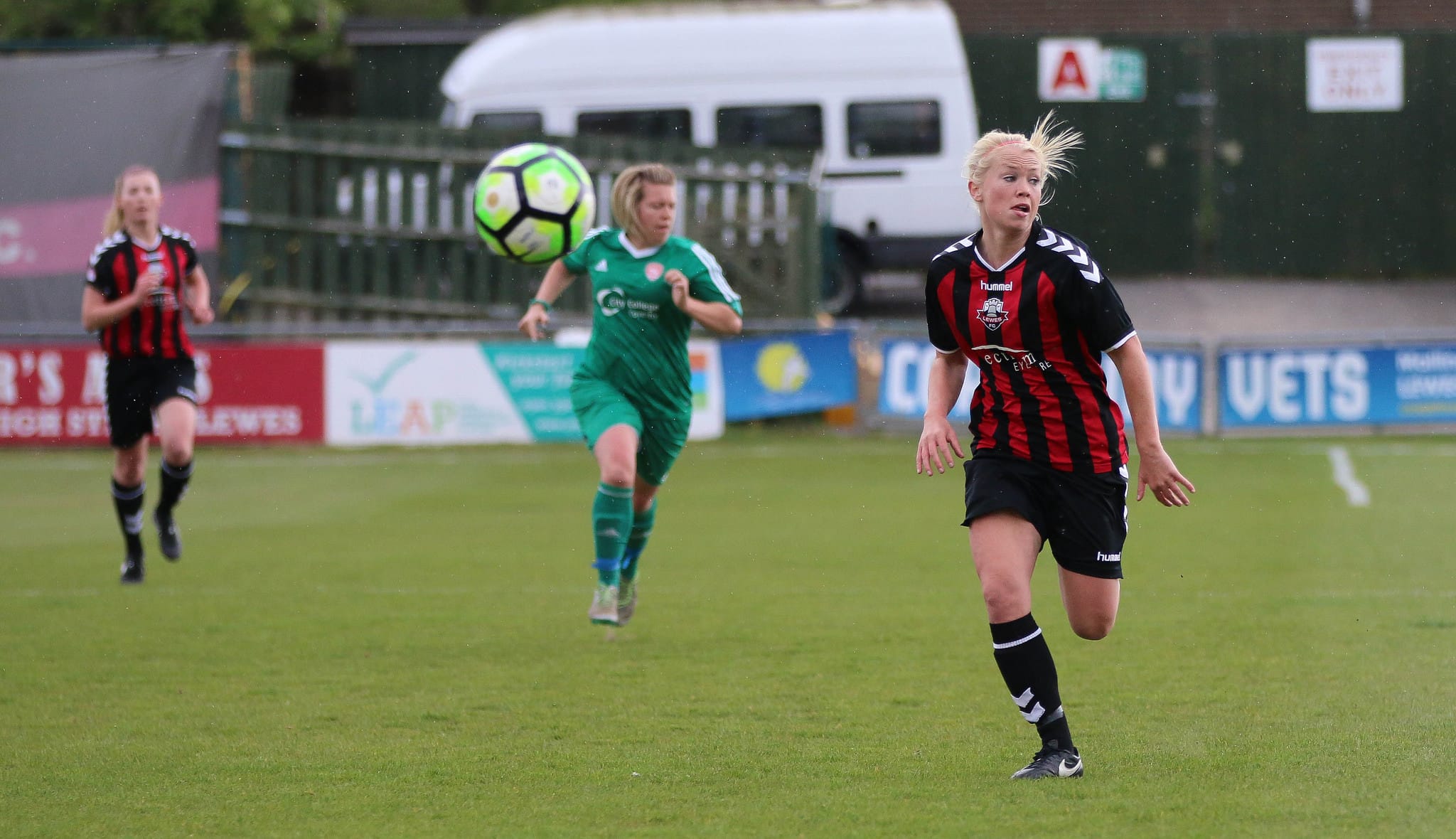 Rookettes weather the storm to take all three points