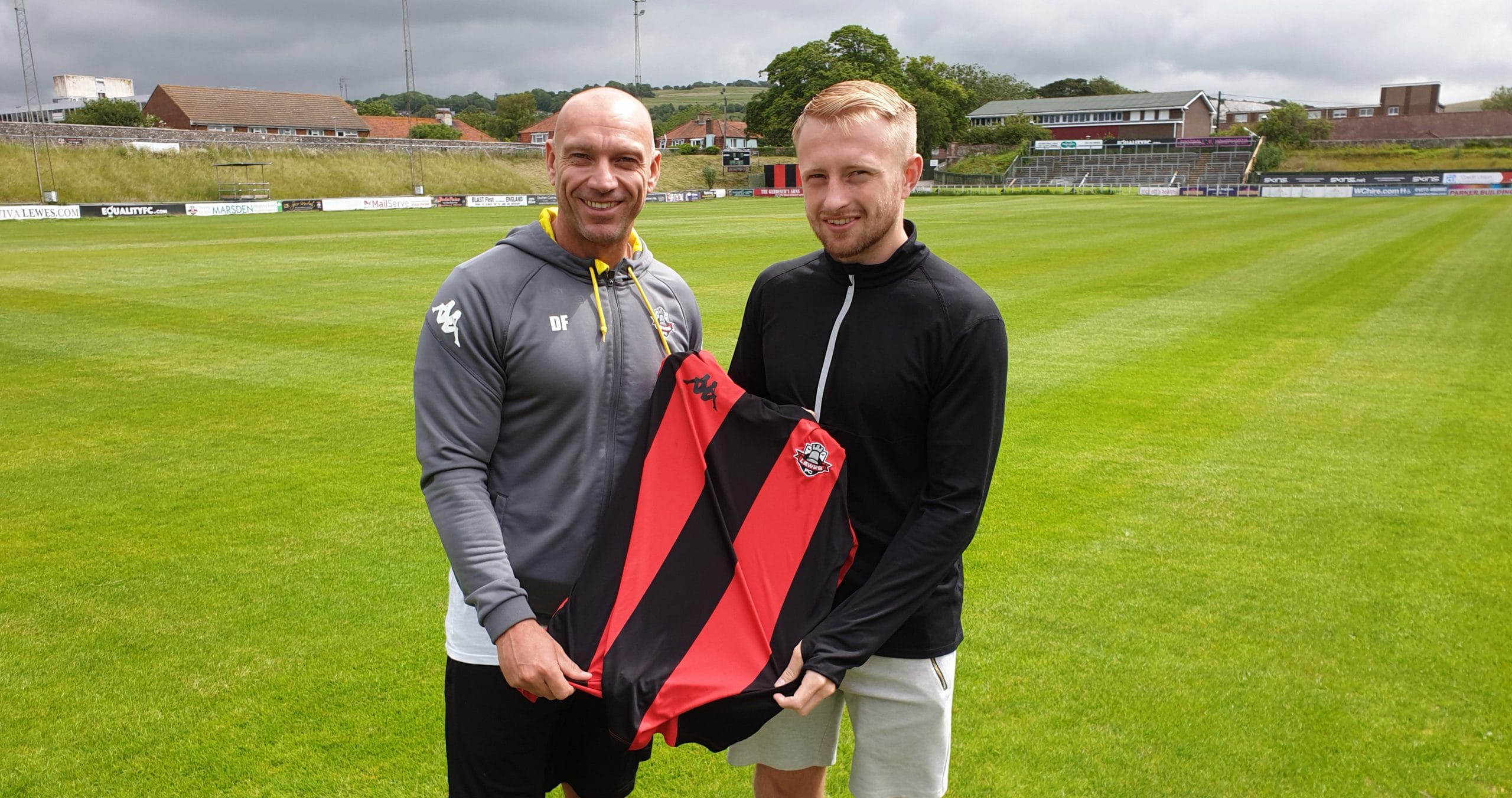 Hammo signs new deal