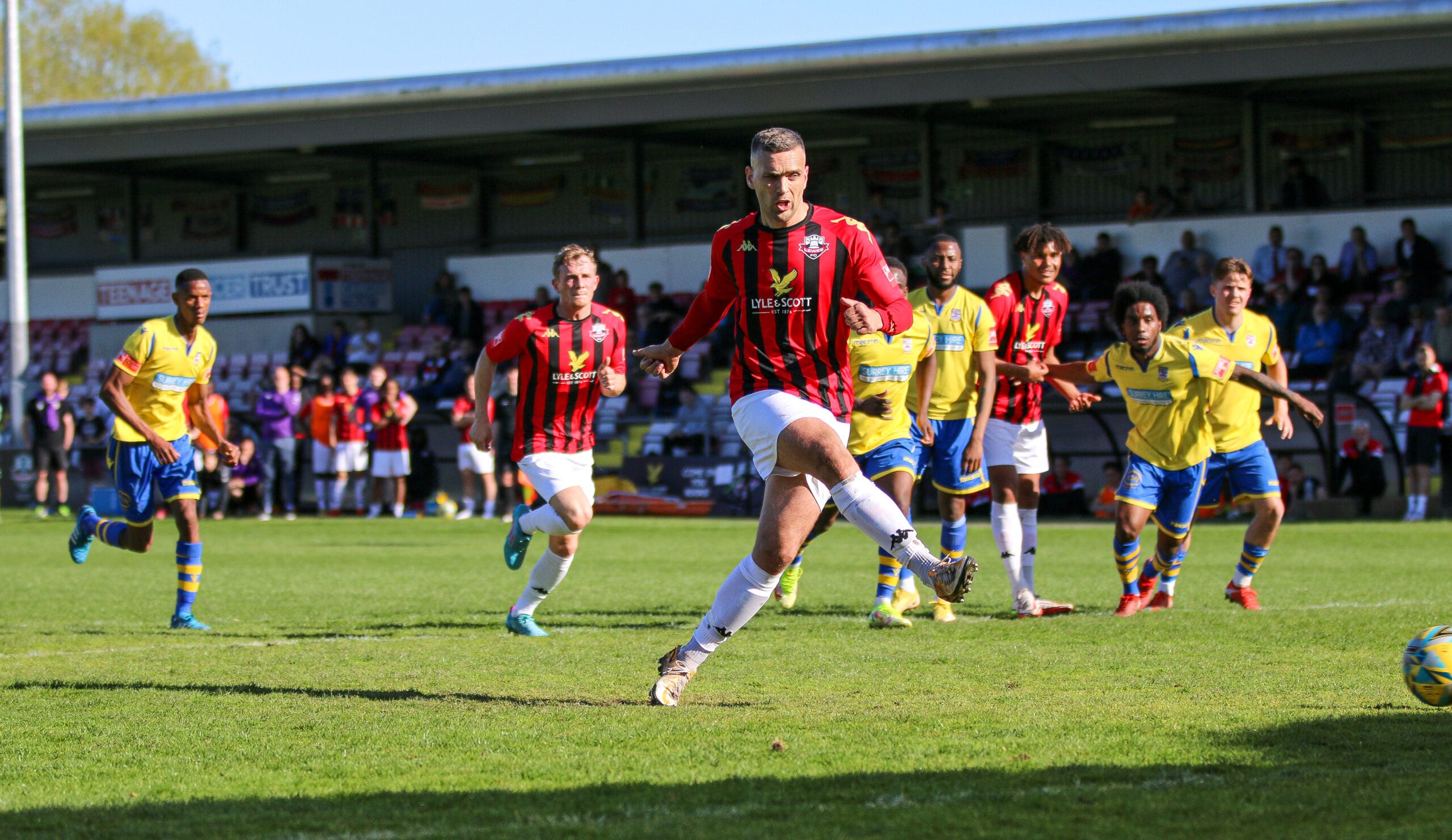 Rooks suffer injury time blow in six goal thriller – Lewes Community ...