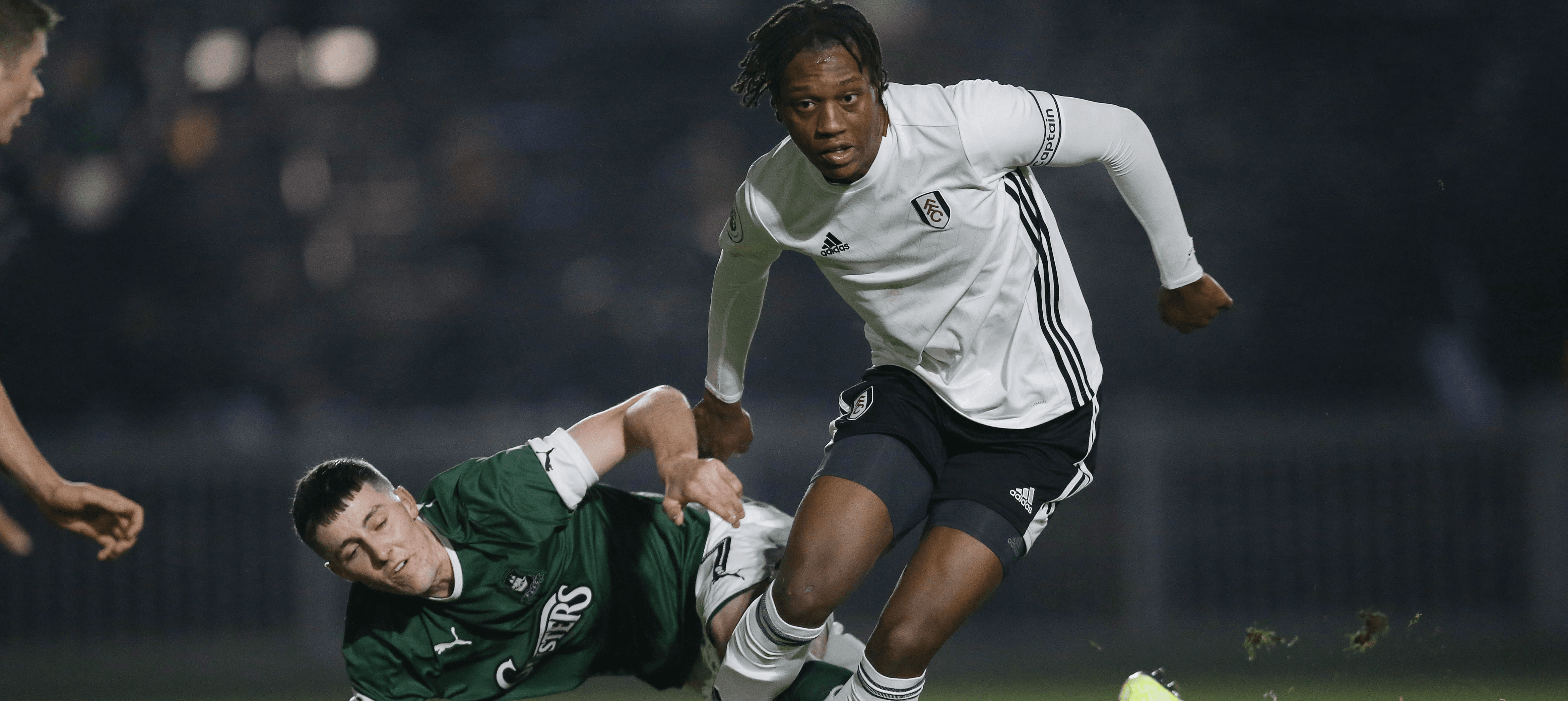 Mundle-Smith joins on loan