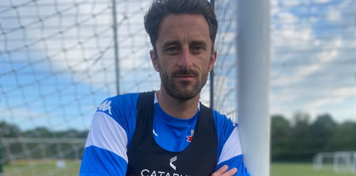 Chris Whelpdale signs