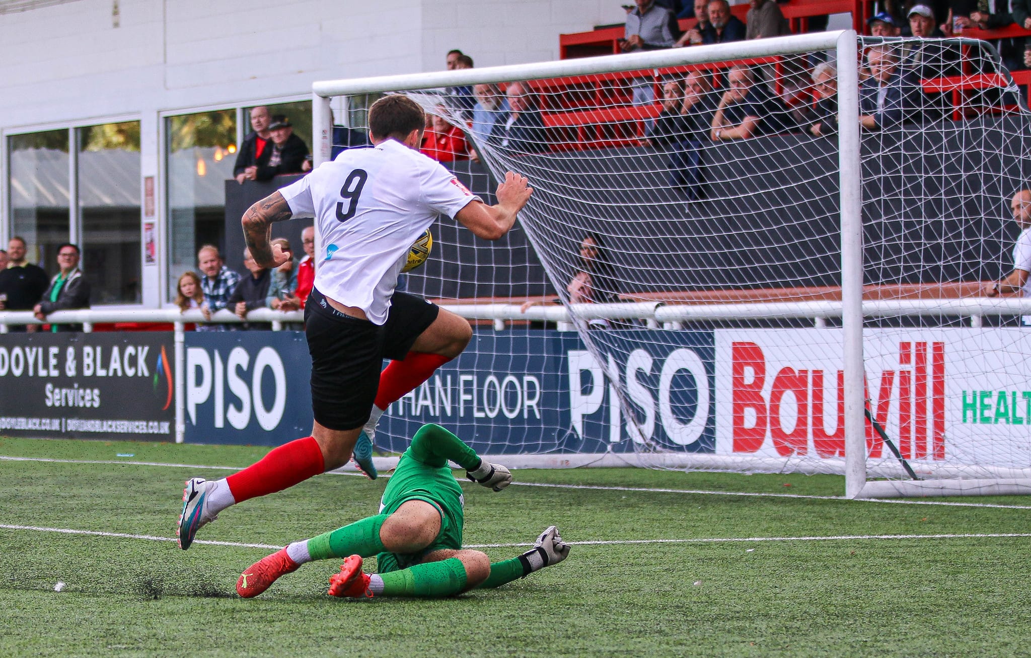 Late show sinks Lewes at Chatham