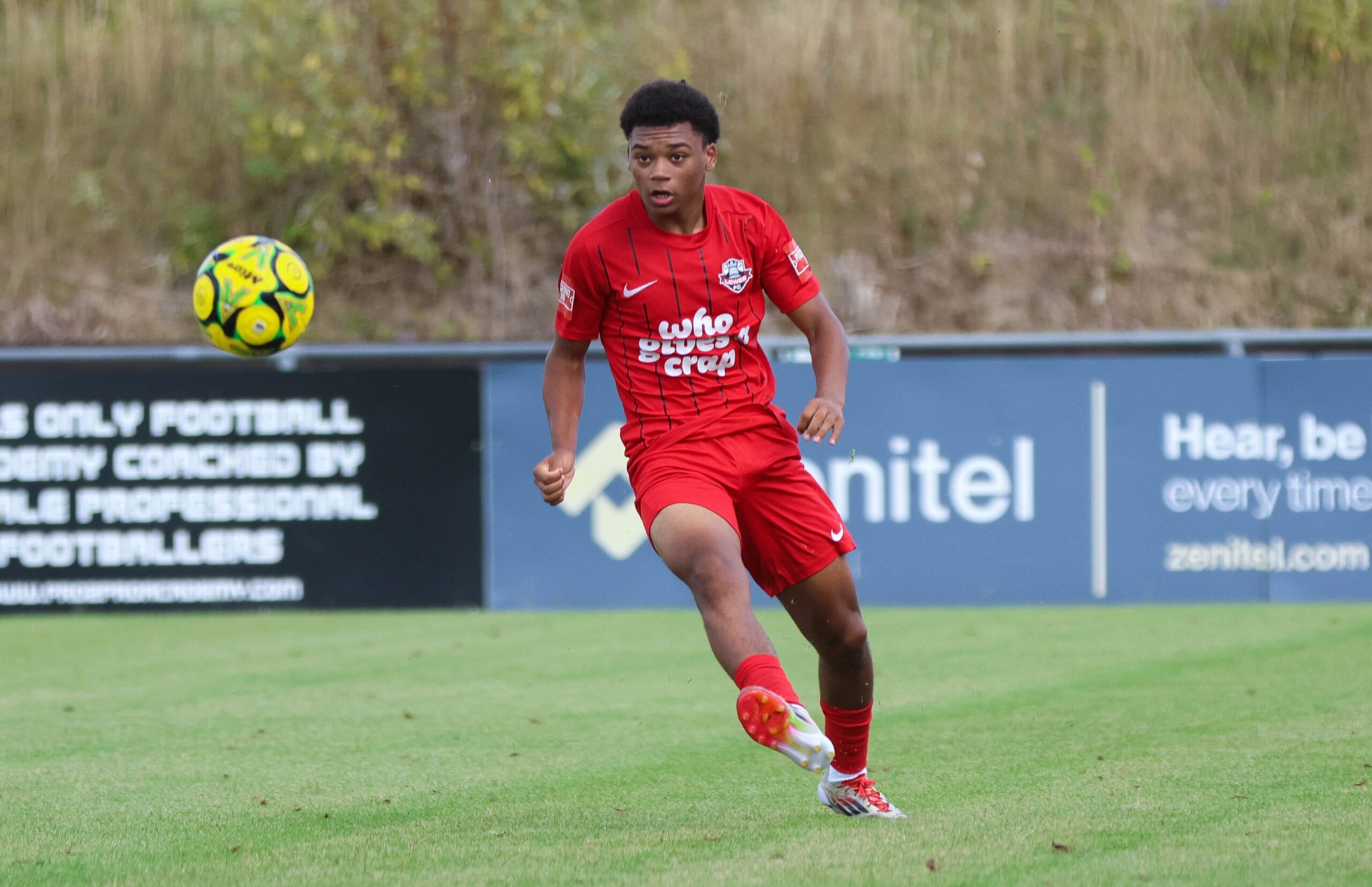 Lewes prospect Erskine joins Gillingham